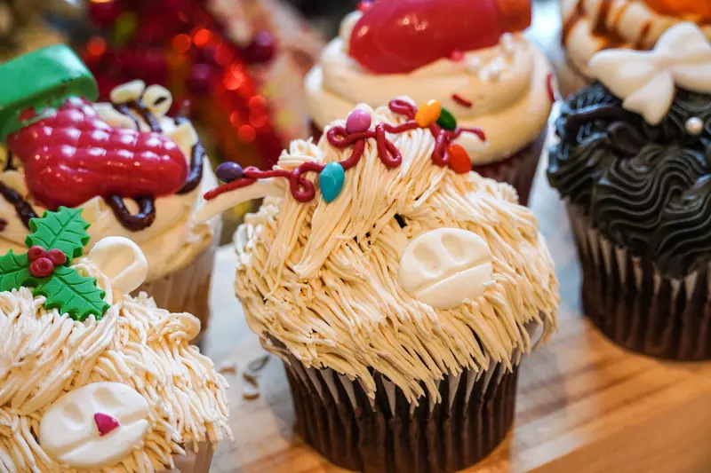 cow holiday cupcakes